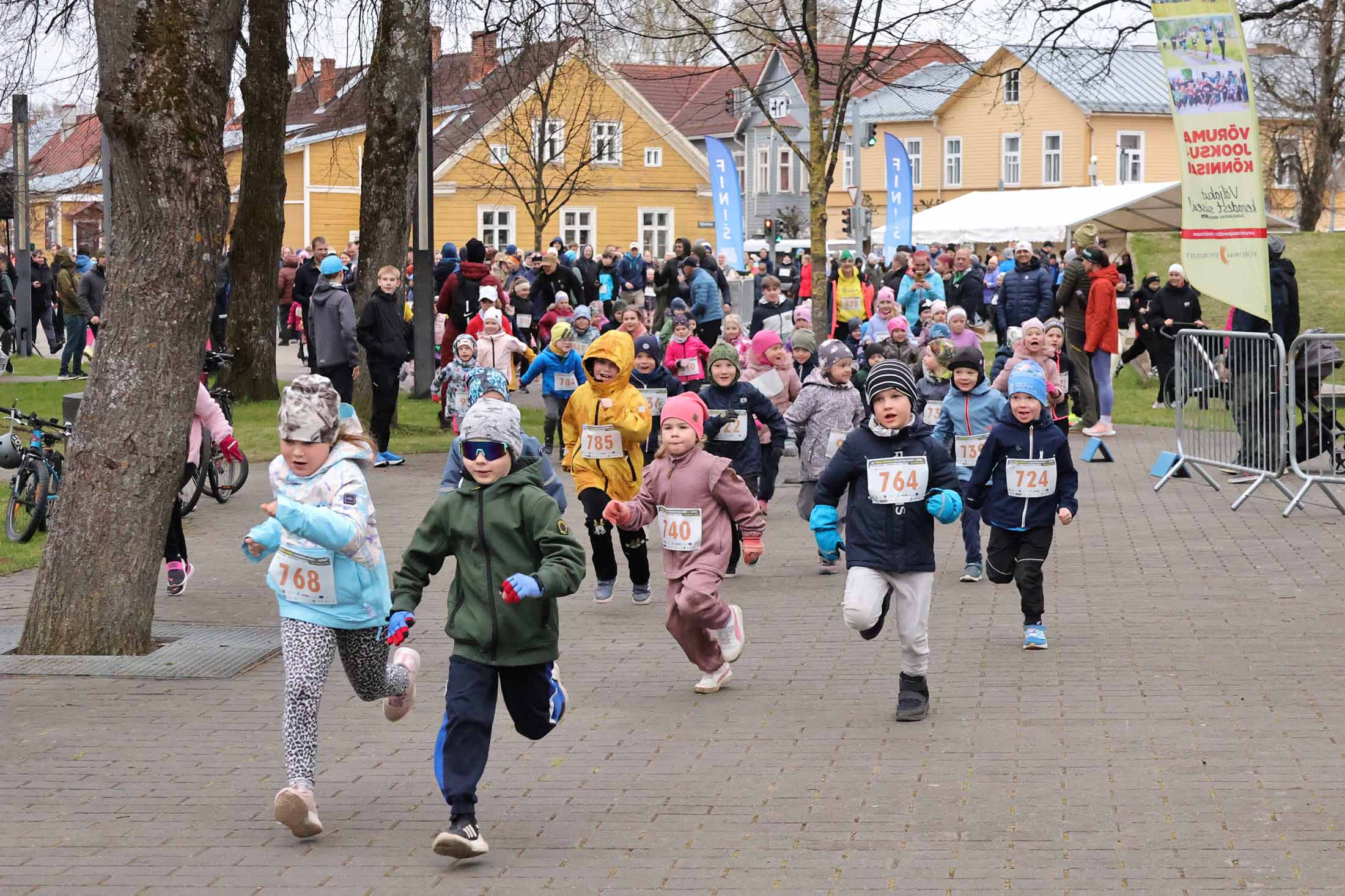 Õhtu avas esimene mudilaste jooks Võru Kesklinna pargis. Foto: VÕRUMAA SPORDILIIT